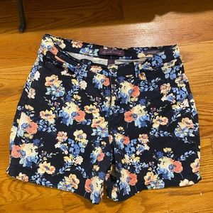 Size 12 Gloria Vanderbilt Amanda Floral Navy Blue Shorts Women's Missy Size